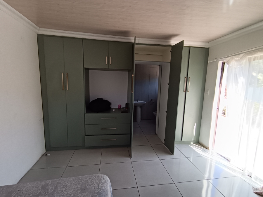 7 Bedroom Property for Sale in Gonubie Eastern Cape